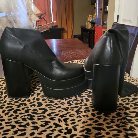 Steve Madden Black Platform Women's Boots - Picture 4 of 9